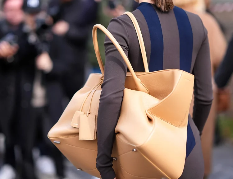 Oversized Leather Tote Bags Replacing Backpacks in Daily City Use
